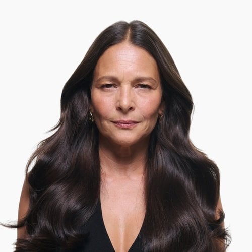 Modelo con cabello largo y sano
